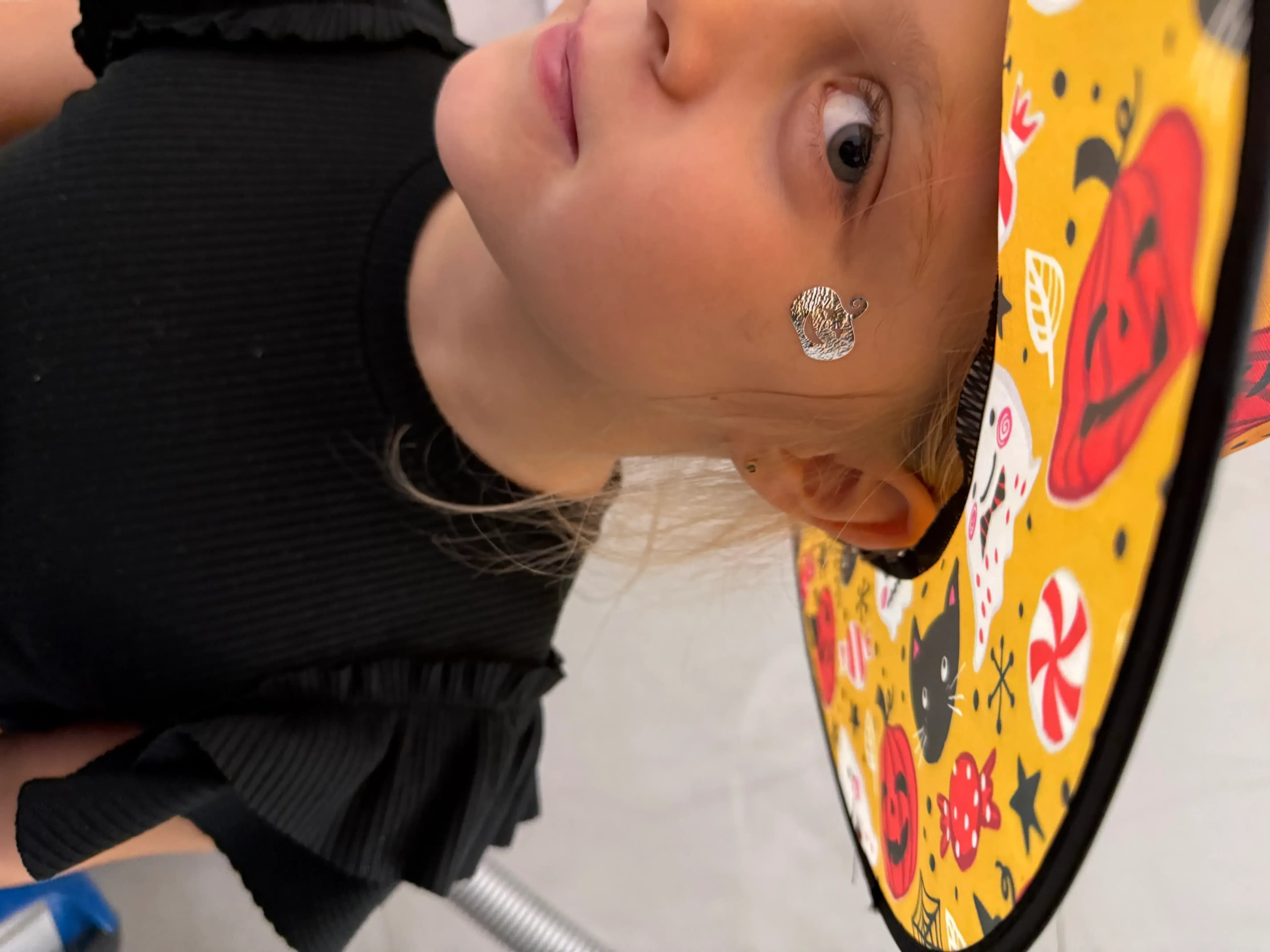 Dzieci w kostiumach na Halloween w szkole angielskiego Inside Out