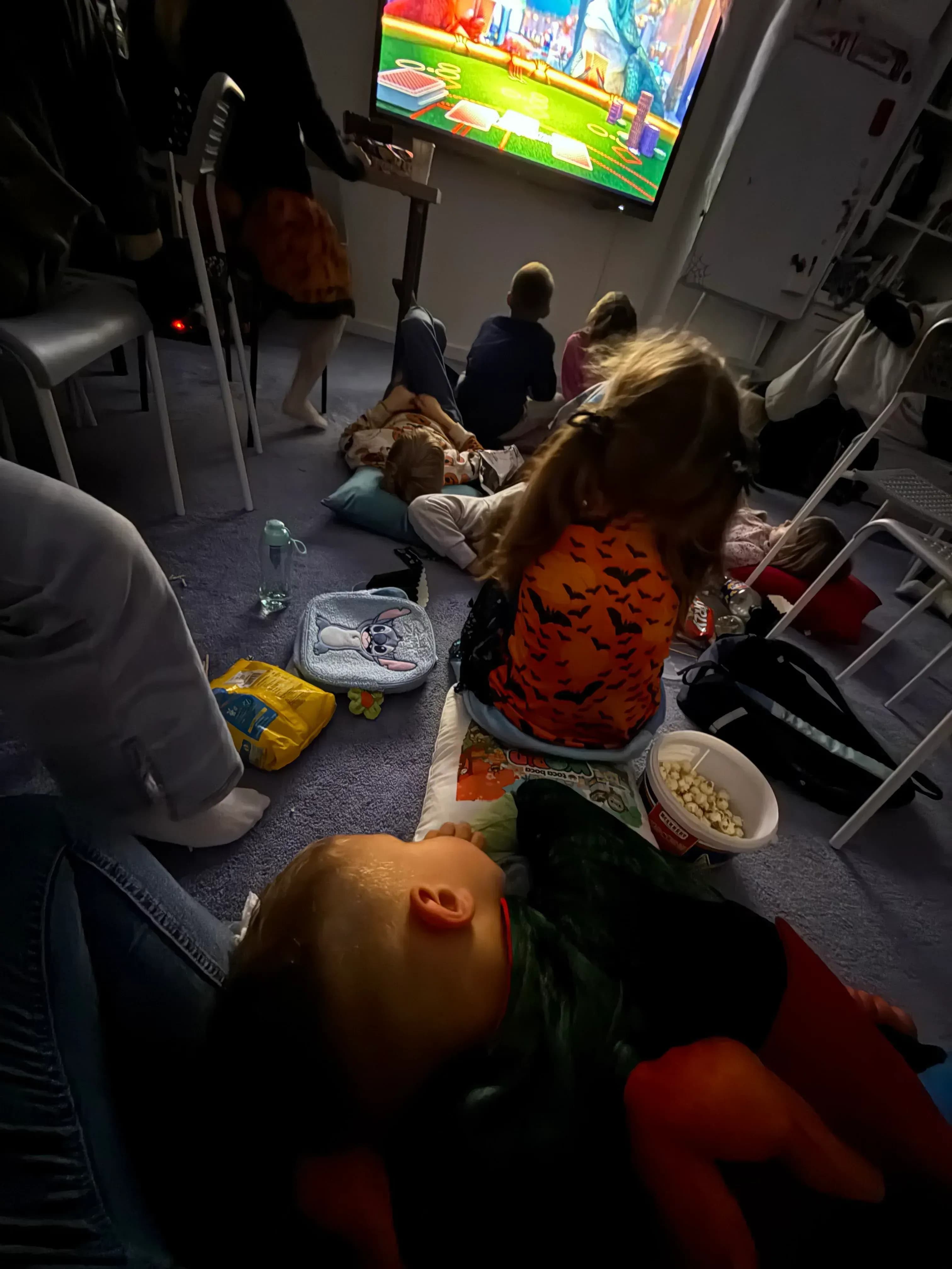 Uczniowie Inside Out English Academy podczas Halloween party