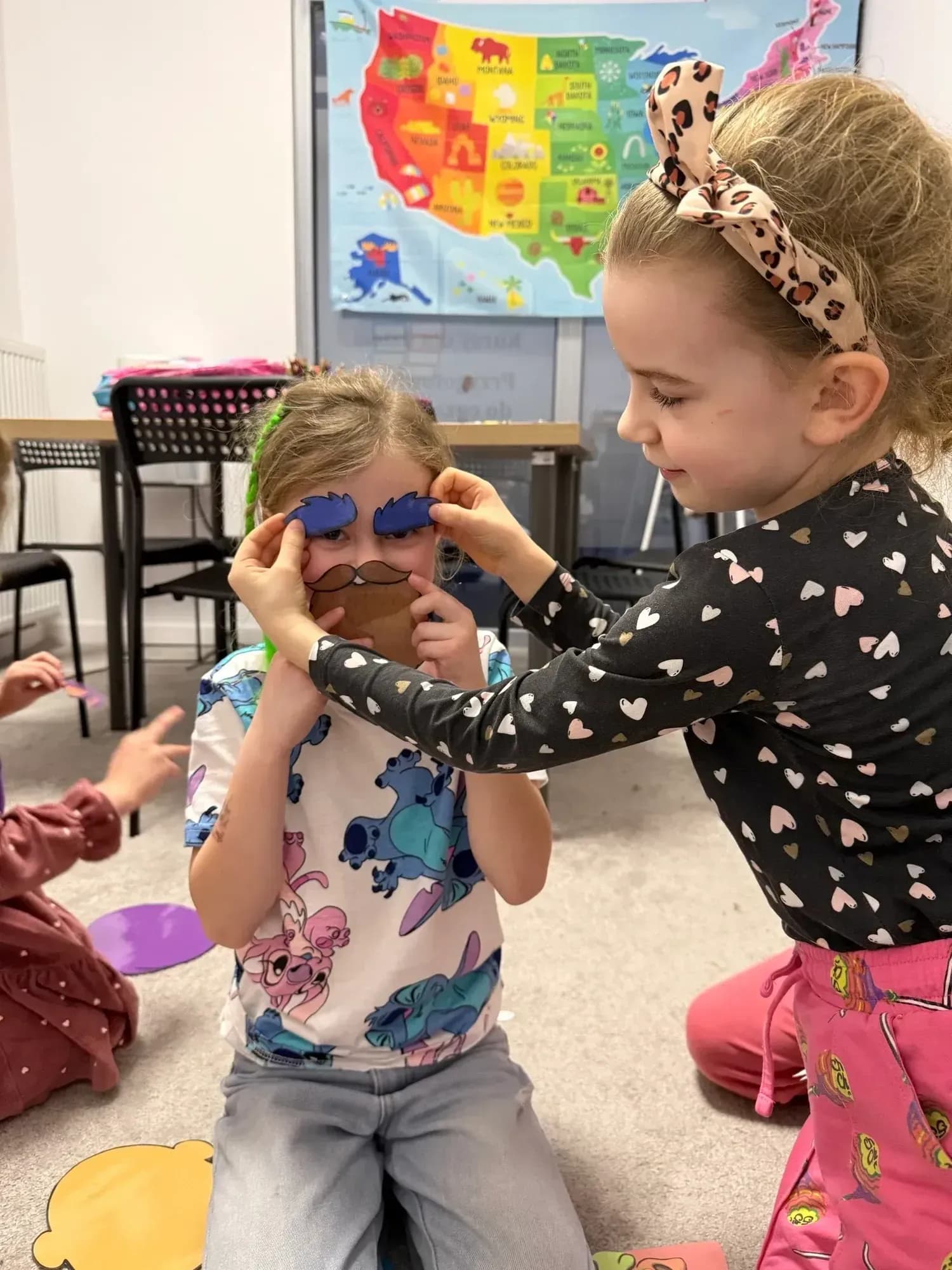 Uczniowie ćwiczą konwersacje po angielsku w Inside Out – Gdańsk